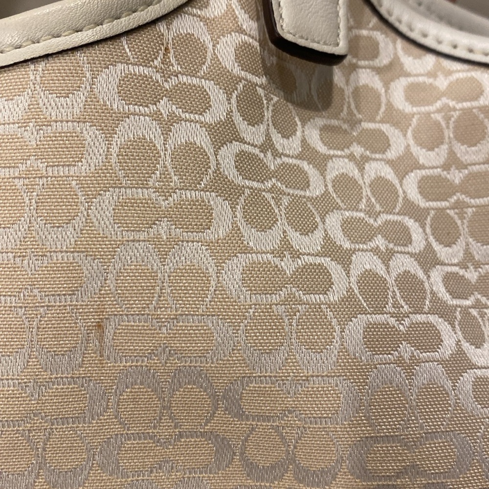 Coach white leather cream jacquard mini soho signature shoulder bag w/ dust bag. - Picture 8 of 9